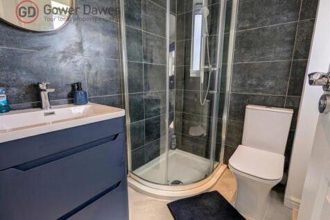 En-suite to Master