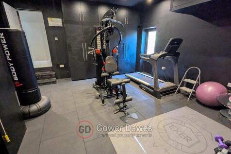 Garage / Gym