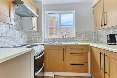 GI9A6981 9 Watkins Mews Enfield EN3 6LS WINDOW.jpg