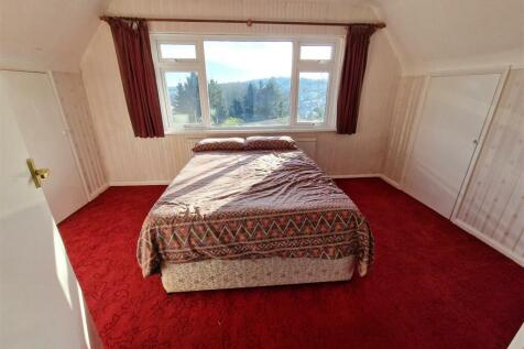 Bedroom 1.jpg