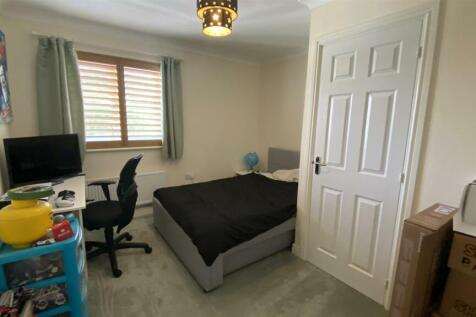 Bedroom 1.jpg