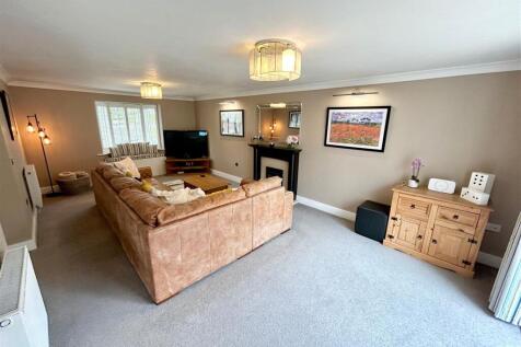 008 Living room 2.jpg