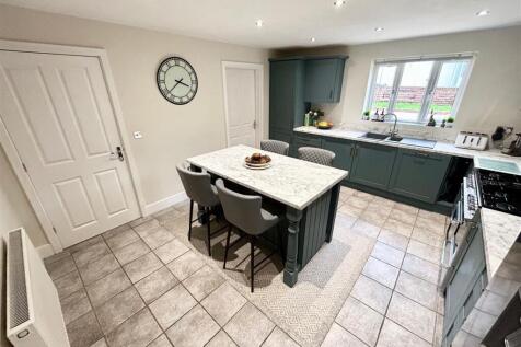 016 Kitchen 2.jpg