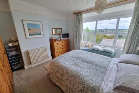 Bedroom 1.jpg