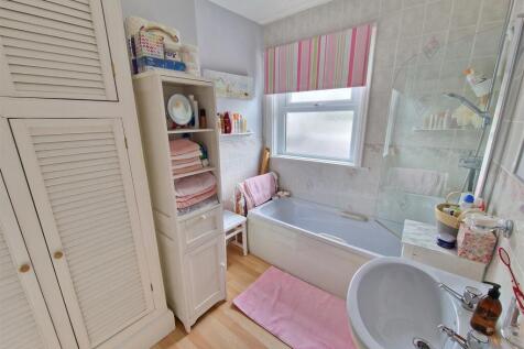 Bathroom.jpg