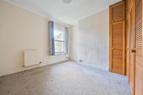 Stuart House bedroom 2.jpg