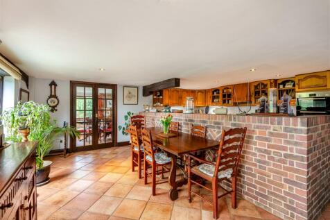 8587756-interior25.jpg