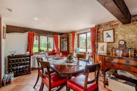 8587756-interior18.jpg