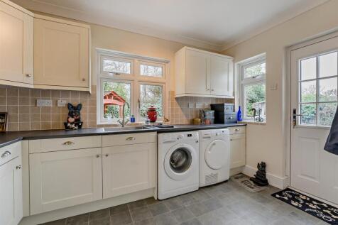 8641134-interior02v2-800.jpg