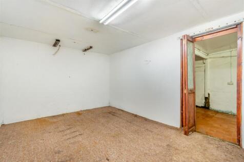 8578170-interior10.jpg