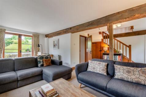 Open Entrance Hall/Lounge
