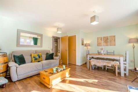 Lounge/Dining Area