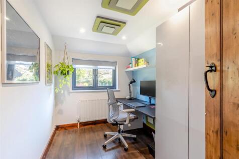 Bedroom/Office