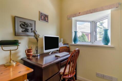 Bedroom 5/Study
