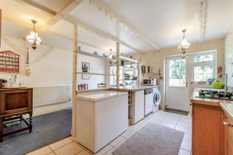 Kitchen/Dining Area