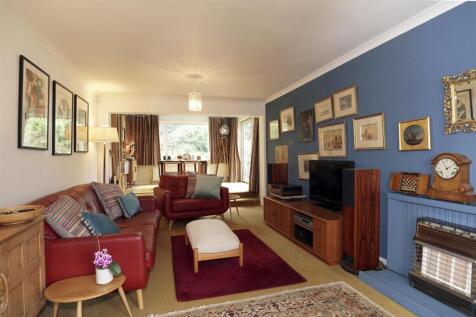Living Room 2.jpg