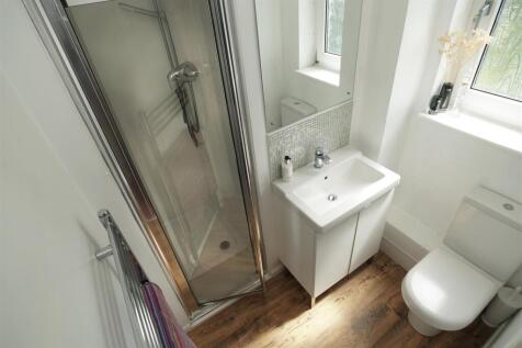 en suite to third Bedroom.jpg