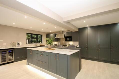 Kitchen 2.jpg