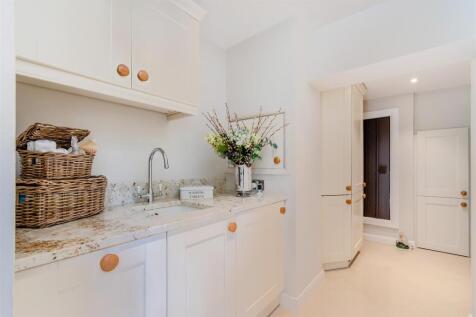 8645200-interior09.jpg
