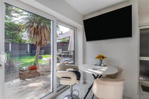 8650248-interior15.jpg