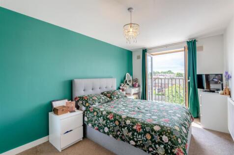 8656197-interior10.jpg