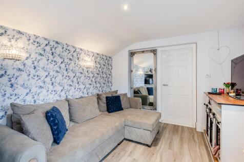 8656984-interior19.jpg