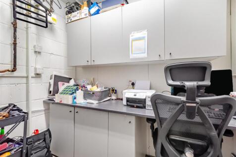 8656746-interior12.jpg
