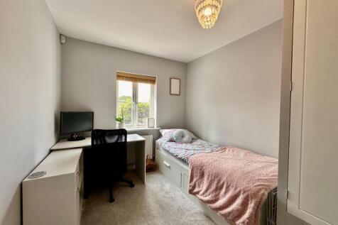 Bedroom 2 pic 2.jpg