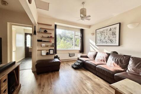 Living room 3.jpg