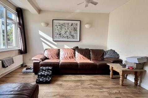 Living Room 1.jpg