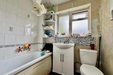 Main bathroom.jpg