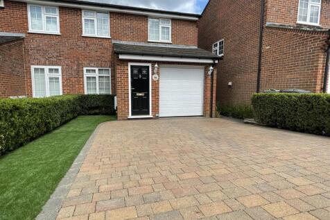 Baywell - 6 front of house.jpeg