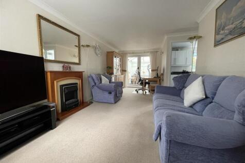 Baywell - 7 living room 1.jpeg