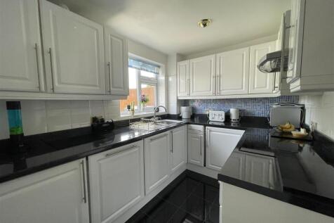 Baywell - 8 kitchen.jpeg