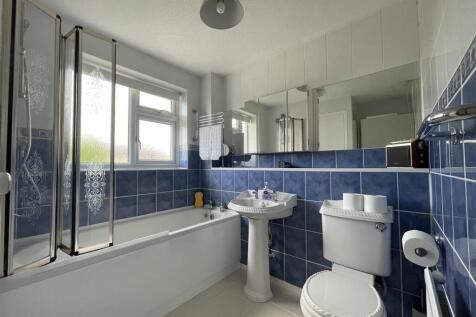 Baywell - 9 bathroom.jpeg