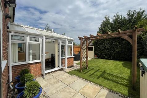 Baywell - 3 conservatory from outside.jpeg