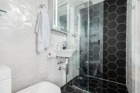 Downstairs shower/ WC