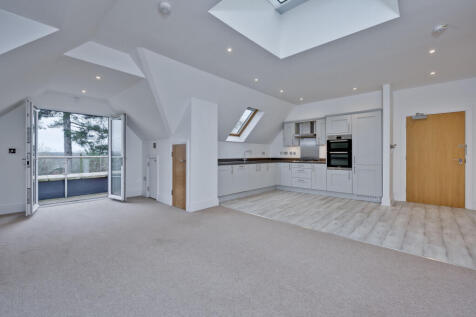 Living &amp; Kitchen