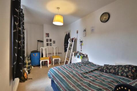 Bedroom 1 3.JPG