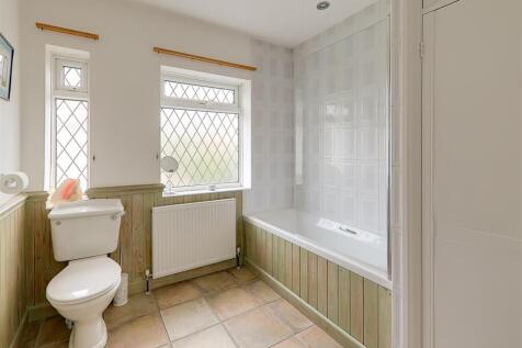 Bathroom.jpg