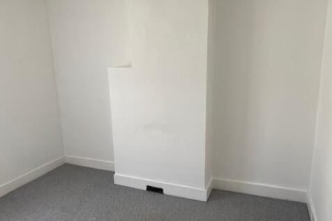 Bedroom 1.jpg