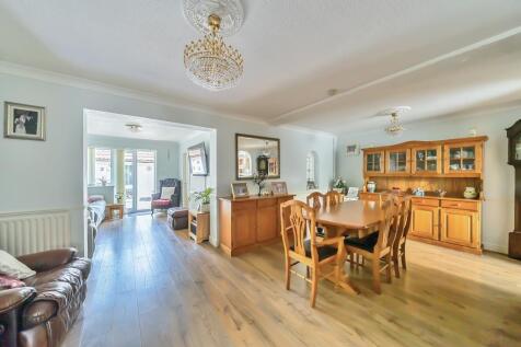 Kitchen / Dining