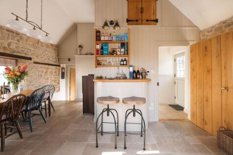 Dining Room/Bar