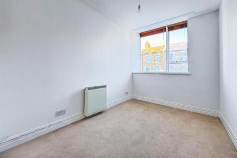 15 TO LET 2 Bedroom Drayton Park N5 www.hotblack.c