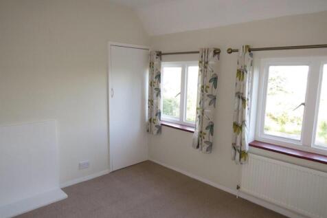 Back right bedroom (2).JPG