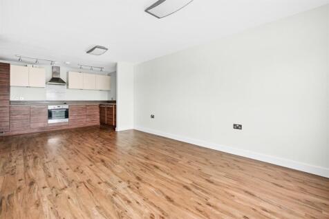 05  To Let 2 Bedroom Flat TRS Apartments Ealing UB
