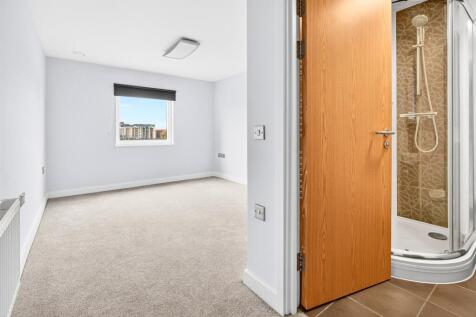 10  To Let 2 Bedroom Flat TRS Apartments Ealing UB