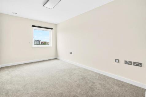 07  To Let 2 Bedroom Flat TRS Apartments Ealing UB