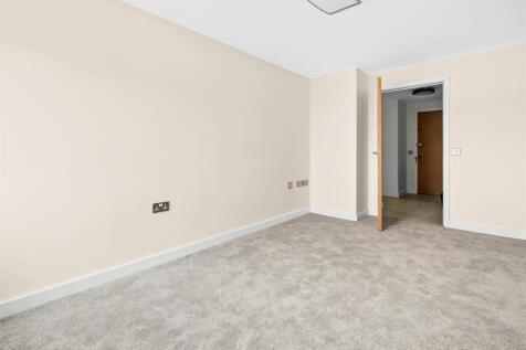 08  To Let 2 Bedroom Flat TRS Apartments Ealing UB