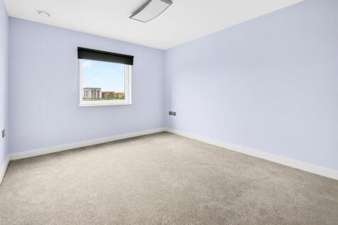 11  To Let 2 Bedroom Flat TRS Apartments Ealing UB